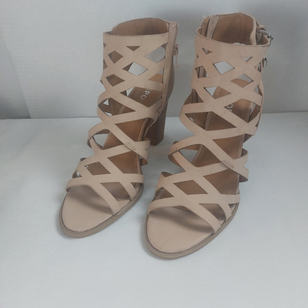 Report women's‎ roux criss cross strap block heel 8.5